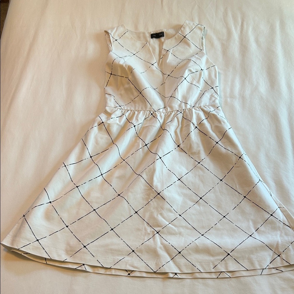 The Limited Dress with Black and White Pattern